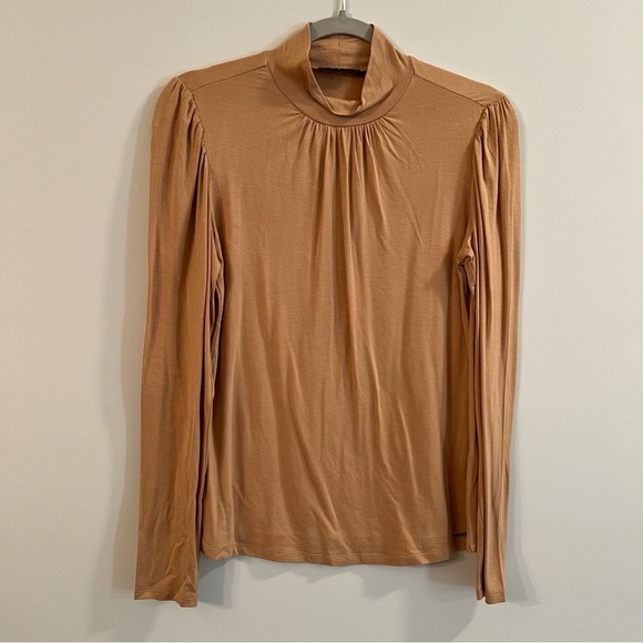 Women’s T Tahari tan turtleneck long sleeve blouse size small S - Picture 1 of 5